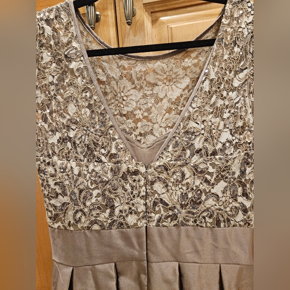 Xscape Embroidered Sequined Ball Gown Lace-Bodice Belted Gown Size 6 NWT - Picture 13 of 16